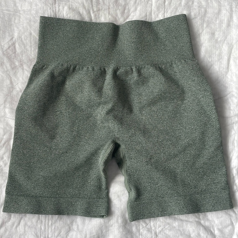 OQQ Workout shorts butt lifting high waist athletic yoga shorts size small